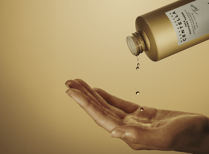 {"type":"root","children":[{"type":"paragraph","children":[{"type":"text","value":"Apply an appropriate amount to either a cotton pad or directly on the palm and gently pat to absorb into the skin.\n\n*If skin feels tight or requires extra soothing and hydration,\napply in small amounts, layering up to 7 times and allowing\neach layer to absorb fully."}]}]}