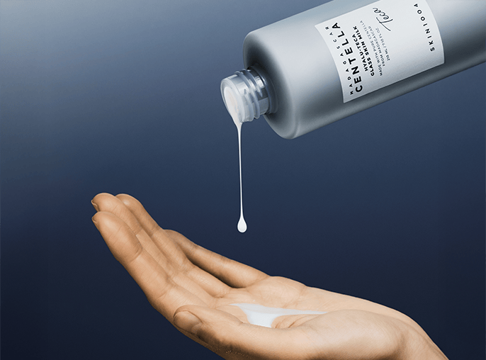 {"type":"root","children":[{"type":"paragraph","children":[{"type":"text","value":"Daily Care\nApply an appropriate amount to the entire face, then gently pat to help absorption into the skin.\n\nSkip Care\nLayer 2–3 times, allowing each layer to absorb, to quickly replenish skin with moisture and radiance for a complete daily skincare routine.\n\nGlow Base Application\nMix a small amount of Hyalu-Teca Glass Skin Milk with foundation to create a moisturized, dewy-glow finish.\n\n[Precautions For Use]\n1) Please consult with a specialist if there are any abnormal symptoms or side effects after using the product, such as red spots,\nswelling or itching in the area where the product has been applied due to exposure to direct sunlight after usage\n2) Avoid using the product on injured areas.\n3) Storage and handling\na) Keep out of reach of children\nb) Store away from direct sunlight"}]}]}